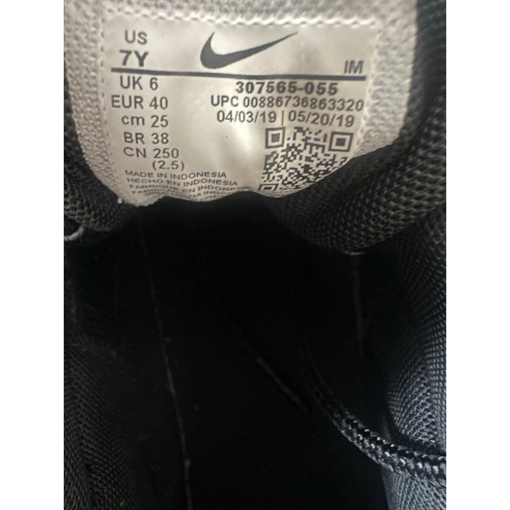 Nike Air Max 95 Triple Black Shoes sneakers Women's Size 8.5 / Youth Size 7Y